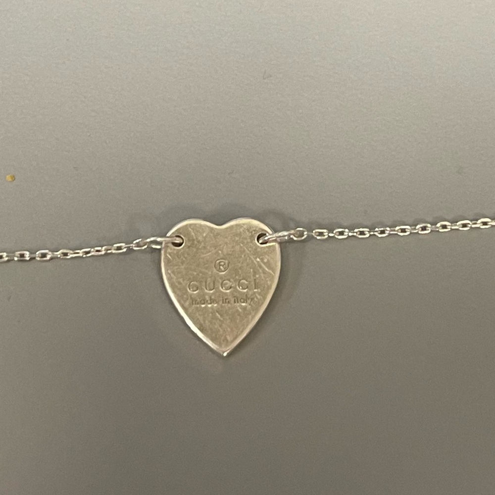 Authentic Gucci bracelet with original box $150 size 18 sterling silver 925